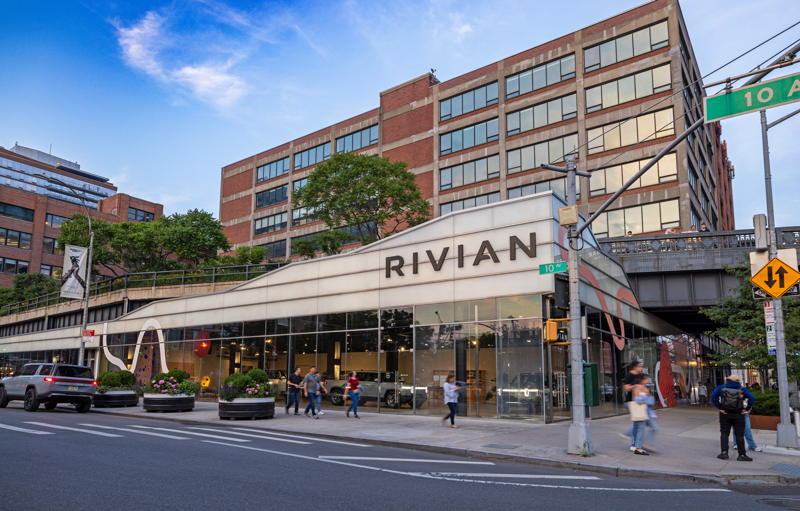 rivian-nyc-8903-Rev